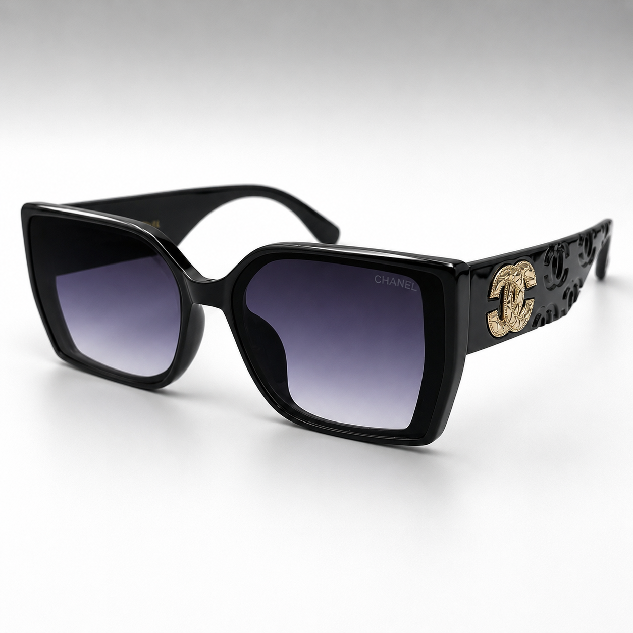 Chanel Luxury Lady