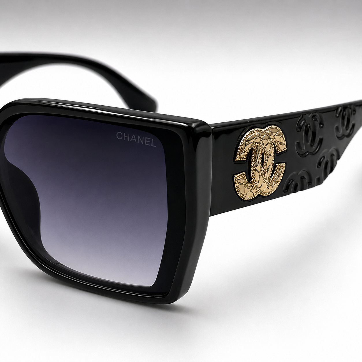Chanel Luxury Lady